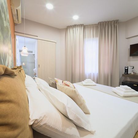 B&B Les Lumieres Salerno Bagian luar foto